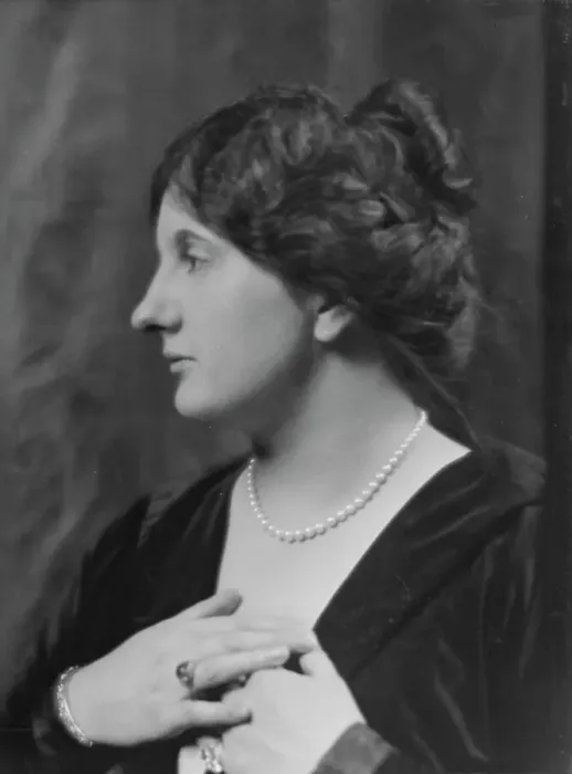 Framed Print : Stanton, Frank, Mrs. portrait photograph, 1913 Dec. 18. Creator: Arnold Genthe