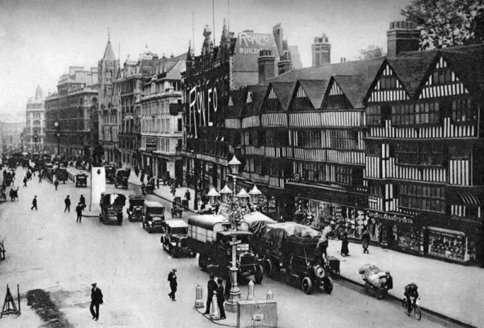 Framed Print : Staple Inn, Holborn, London, 1926-1927 Framed Print : Staple Inn, Holborn, London, 1926-1927
