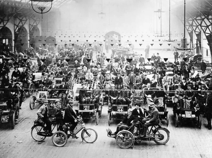 Framed Print : Start of the 1000 Mile Trial, (c1900s?) Framed Print : Start of the 1000 Mile Trial, (c1900s?)