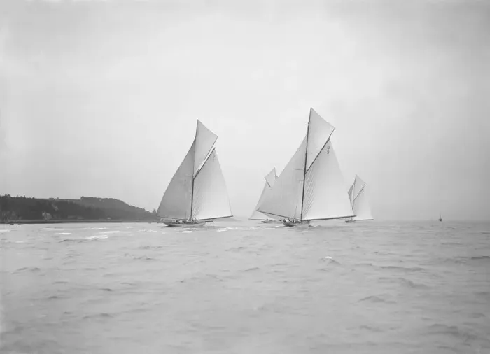 Framed Print : Start of Cowes to Weymouth Race, Ostara, Mariska, Corona & Octavia run downwind Framed Print : Start of Cowes to Weymouth Race, Ostara, Mariska, Corona & Octavia run downwind