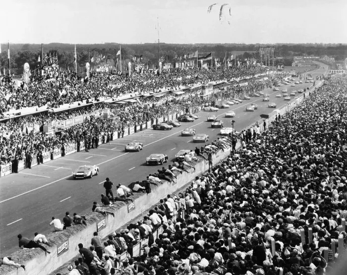 Framed Print : Start of the Le Mans 24 Hour race, France, 1965 Framed Print : Start of the Le Mans 24 Hour race, France, 1965