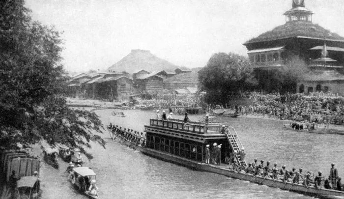 Framed Print : A state barge of a Maharaja, Kashmirs royal capital, India, 1922. Artist: GT Bookless Framed Print : A state barge of a Maharaja, Kashmirs royal capital, India, 1922. Artist: GT Bookless
