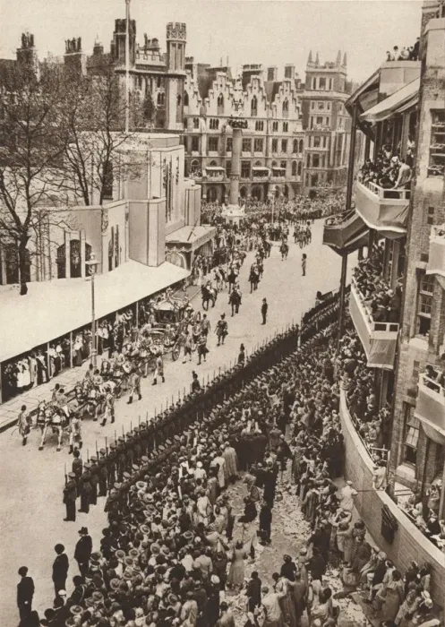 Framed Print : The State Coach leaves Westminster Abbey after the coronation of King George VI, 1937 Framed Print : The State Coach leaves Westminster Abbey after the coronation of King George VI, 1937