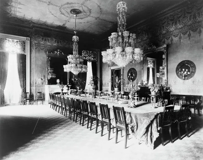 Framed Print : State dining room in the White House, between 1889 and 1906. Creator: Frances Benjamin Johnston Framed Print : State dining room in the White House, between 1889 and 1906. Creator: Frances Benjamin Johnston