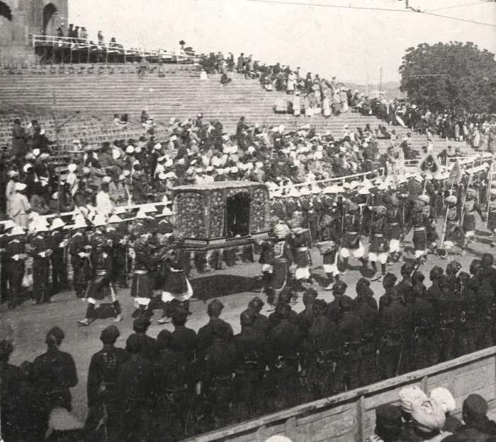 Framed Print : A state palanquin in a Royal procession, Delhi, India, 1912. Artist: HD Girdwood Framed Print : A state palanquin in a Royal procession, Delhi, India, 1912. Artist: HD Girdwood