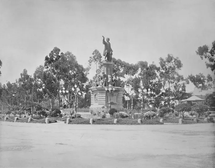 Framed Print : Statue of Columbus on the Paseo, City of Mexico, c1897. Creator: Unknown Framed Print : Statue of Columbus on the Paseo, City of Mexico, c1897. Creator: Unknown