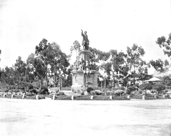 Framed Print : Statue of Columbus on the Paseo, Mexico City, Mexico, c1900. Creator: Unknown Framed Print : Statue of Columbus on the Paseo, Mexico City, Mexico, c1900. Creator: Unknown