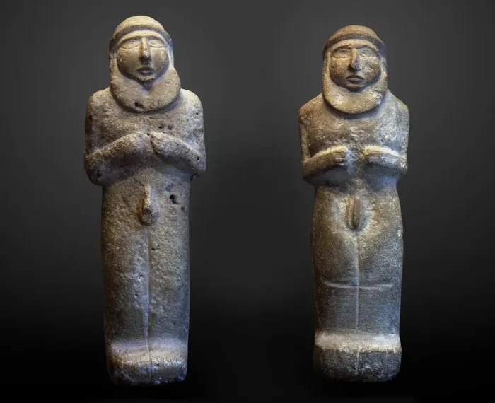 Framed Print : Statuettes of bearded men (possibly the priest-king), 4th millenium BC Framed Print : Statuettes of bearded men (possibly the priest-king), 4th millenium BC