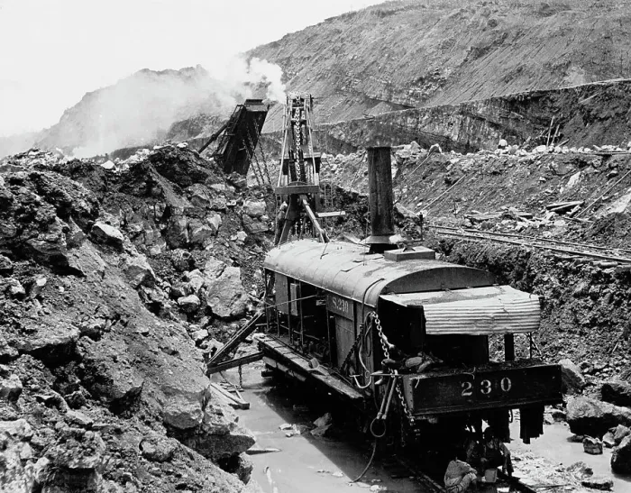 Framed Print : Steam shovels, Panama Canal, c.(between 1905 and 1914). Creator: Unknown Framed Print : Steam shovels, Panama Canal, c.(between 1905 and 1914). Creator: Unknown