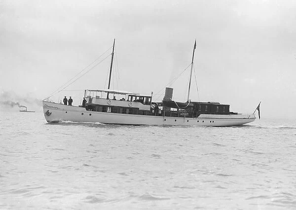 The steam yacht Sardonyx under way, 1913. Creator: Kirk & Sons of Cowes