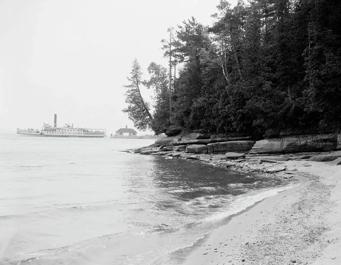 Framed Print : Steamer landing, Hotel Champlain, Bluff Point, N.Y. c.between 1910 and 1920. Creator: Unknown Framed Print : Steamer landing, Hotel Champlain, Bluff Point, N.Y. c.between 1910 and 1920. Creator: Unknown