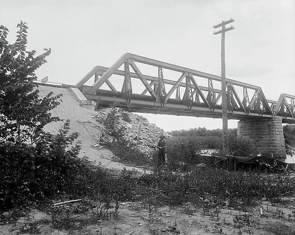 Steel bridge over Illinois River at Pearl, Ill. 1901 Oct 11. Creator: Unknown