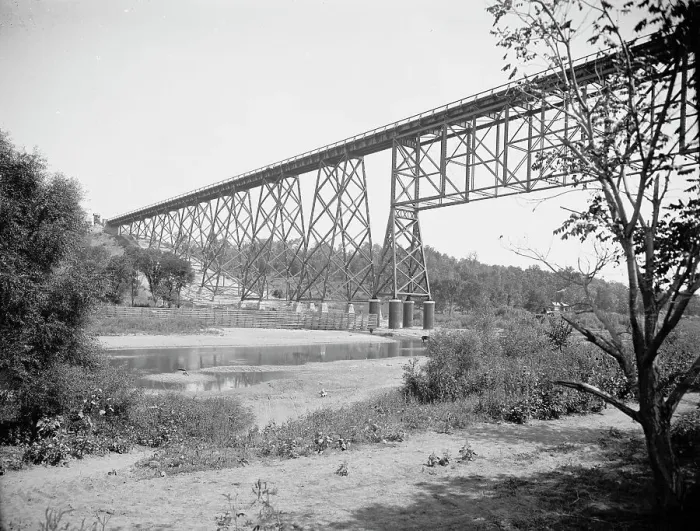 Framed Print : Steel viaduct over Des Moines River, Iowa, C. & N.W. Ry... between 1900 and 1906. Creator: William H. Jackson. Steel viaduct over Des Moines River, Iowa, C. & N.W. Ry... between 1900 and 1906. Creator: William H. Jackson Framed Print : Steel viaduct over Des Moines River, Iowa, C. & N.W. Ry... between 1900 and 1906. Creator: William H. Jackson. Steel viaduct over Des Moines River, Iowa, C. & N.W. Ry... between 1900 and 1906. Creator: William H. Jackson