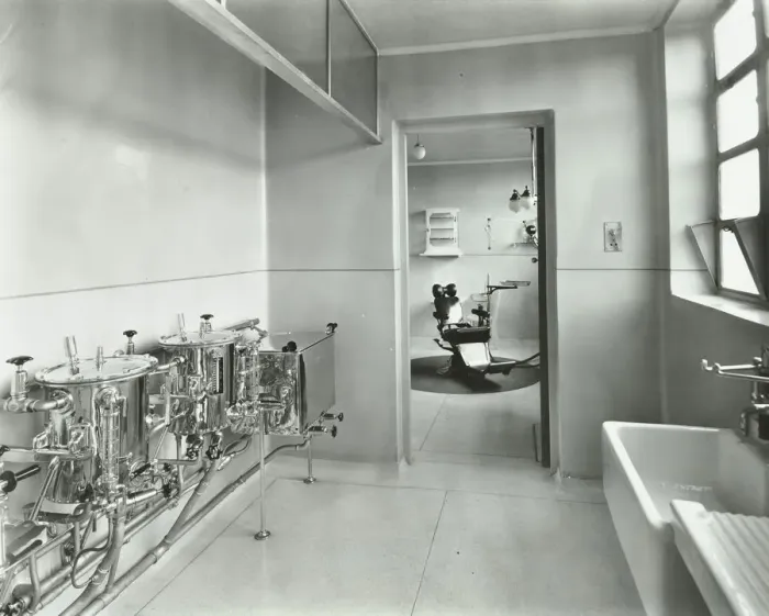 Framed Print : Sterilizing and dental theatre, Saint Ebbas Hospital, Surrey, 1938 Framed Print : Sterilizing and dental theatre, Saint Ebbas Hospital, Surrey, 1938