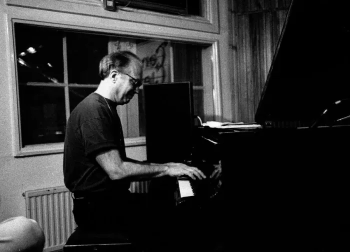 Framed Print : Steve Kuhn, Tenor Clef, Hoxton Square, London, May 1992. Artist: Brian O Connor Framed Print : Steve Kuhn, Tenor Clef, Hoxton Square, London, May 1992. Artist: Brian O Connor