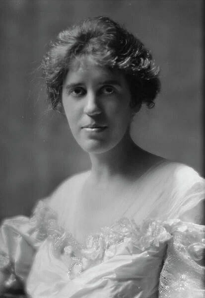 Stevens, J. Miss, portrait photograph, 1914 June 8. Creator: Arnold Genthe