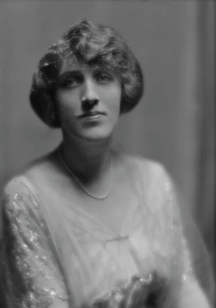 Stewart, E.P. Miss, portrait photograph, 1913. Creator: Arnold Genthe