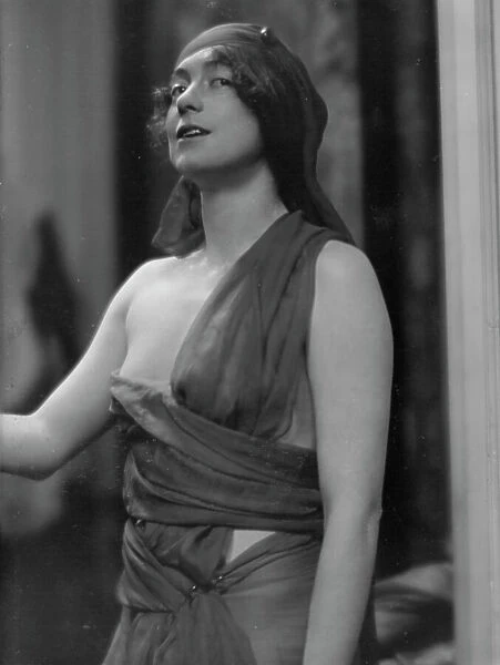 Stewart-Richardson, Constance, Lady, portrait photograph, 1913 Dec. 27. Creator: Arnold Genthe