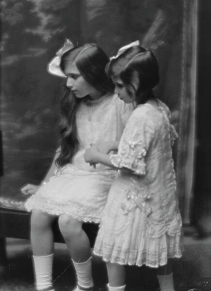 Stieffel children, portrait photograph, 1912 Oct. 30. Creator: Arnold Genthe
