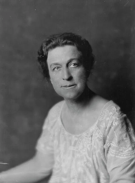 Stone, B.W. Mrs. portrait photograph, 1915. Creator: Arnold Genthe