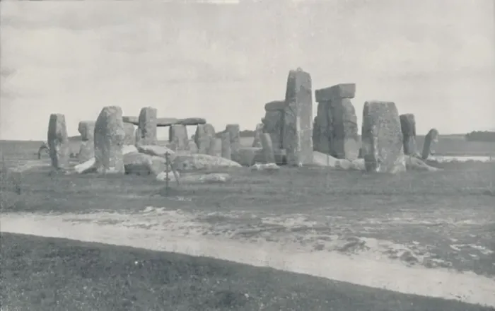 Framed Print : Stonehenge, 1910. Artist: Photochrom Co Ltd of London Framed Print : Stonehenge, 1910. Artist: Photochrom Co Ltd of London