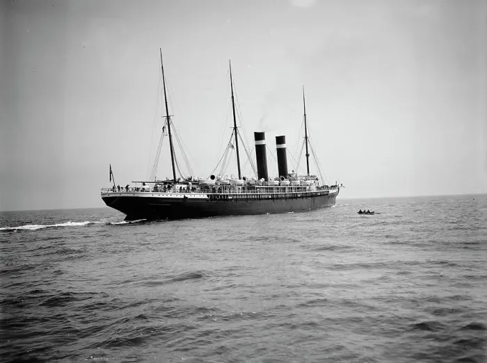 Framed Print : Str. Philadelphia dropping her pilot, c1903. Creator: Unknown Framed Print : Str. Philadelphia dropping her pilot, c1903. Creator: Unknown