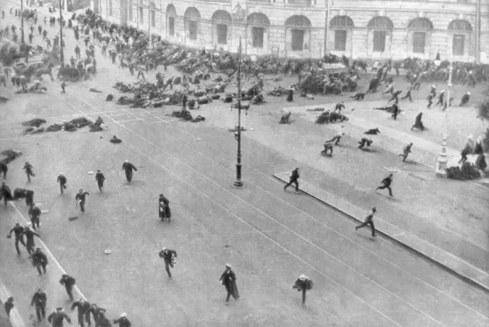 Framed Print : Street fighting in Petrograd, Russia, 17th July 1917 Framed Print : Street fighting in Petrograd, Russia, 17th July 1917