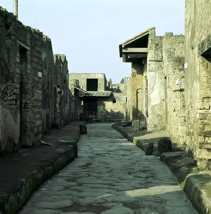 Framed Print : A street of houses, Pompeii, Italy Framed Print : A street of houses, Pompeii, Italy