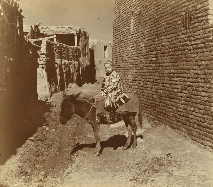 Framed Print : On a street of old Samarkand, between 1905 and 1915. Creator: Sergey Mikhaylovich Prokudin-Gorsky Framed Print : On a street of old Samarkand, between 1905 and 1915. Creator: Sergey Mikhaylovich Prokudin-Gorsky