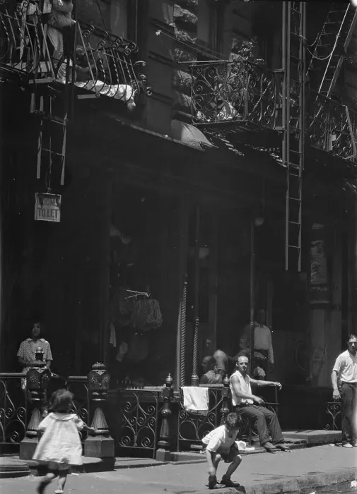 Framed Print : Street scene in an American city, between 1896 and 1942. Creator: Arnold Genthe Framed Print : Street scene in an American city, between 1896 and 1942. Creator: Arnold Genthe