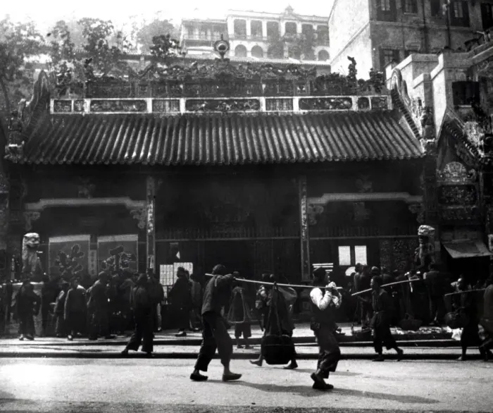 Framed Print : Street Scene, Hong Kong, 1900 Framed Print : Street Scene, Hong Kong, 1900