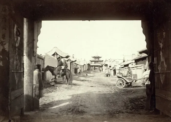 Framed Print : Street scene in Miamatchin [ie, Maimachin], Trans Biakal [ie, Transbaikalia], between 1885 and 1886. Creator: Unknown