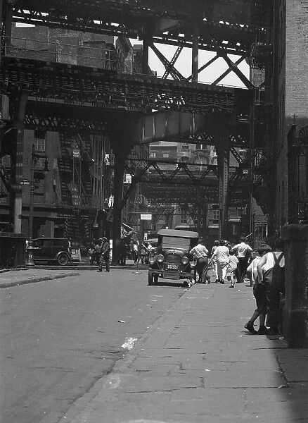 Street scene in New York City, between 1896 and 1942. Creator: Arnold Genthe