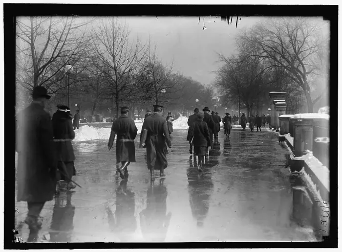 Framed Print : Street scene, Washington, D.C. between 1913 and 1918. Creator: Harris & Ewing. Street scene, Washington, D.C. between 1913 and 1918. Creator: Harris & Ewing Framed Print : Street scene, Washington, D.C. between 1913 and 1918. Creator: Harris & Ewing. Street scene, Washington, D.C. between 1913 and 1918. Creator: Harris & Ewing