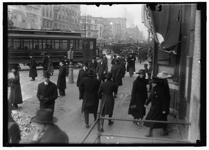 Framed Print : Street scene, Washington, D.C. between 1913 and 1918. Creator: Harris & Ewing. Street scene, Washington, D.C. between 1913 and 1918. Creator: Harris & Ewing Framed Print : Street scene, Washington, D.C. between 1913 and 1918. Creator: Harris & Ewing. Street scene, Washington, D.C. between 1913 and 1918. Creator: Harris & Ewing