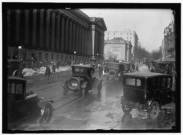 Street scene, Washington, D.C. between 1913 and 1918. Creator: Harris & Ewing. Street scene, Washington, D.C. between 1913 and 1918. Creator: Harris & Ewing