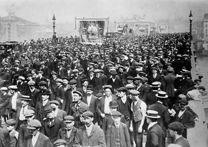 Framed Print : Strikers crossing London Bridge, between c1910 and c1915. Creator: Bain News Service Framed Print : Strikers crossing London Bridge, between c1910 and c1915. Creator: Bain News Service