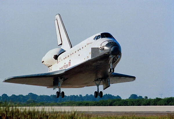 STS-47 Endeavour landing at Kennedy Space Center, USA, September 20, 1992. Creator: NASA