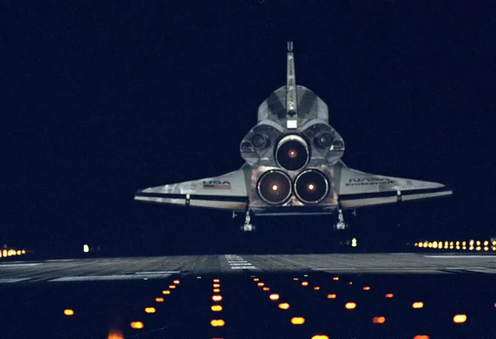 Framed Print : STS-72 Landing, Florida, USA, 1996. Creator: NASA Framed Print : STS-72 Landing, Florida, USA, 1996. Creator: NASA