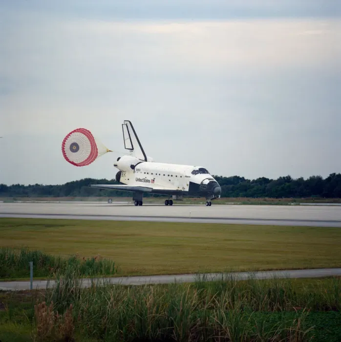 Framed Print : STS-74 landing, Florida, USA, November 20, 1995. Creator: NASA Framed Print : STS-74 landing, Florida, USA, November 20, 1995. Creator: NASA