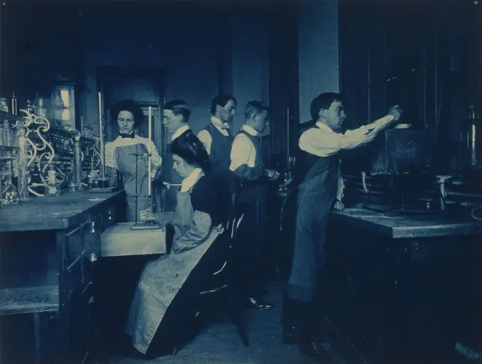 Framed Print : Students conducting experiments in laboratory, Western High School, Washington, D.C. (1899?). Creator: Frances Benjamin Johnston Framed Print : Students conducting experiments in laboratory, Western High School, Washington, D.C. (1899?). Creator: Frances Benjamin Johnston