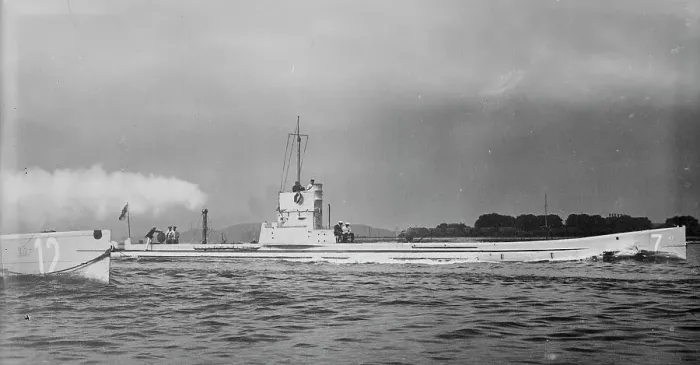 Framed Print : Submarine U-7 at full speed, between c1914 and c1915. Creator: Bain News Service. Submarine U-7 at full speed, between c1914 and c1915. Creator: Bain News Service Framed Print : Submarine U-7 at full speed, between c1914 and c1915. Creator: Bain News Service. Submarine U-7 at full speed, between c1914 and c1915. Creator: Bain News Service