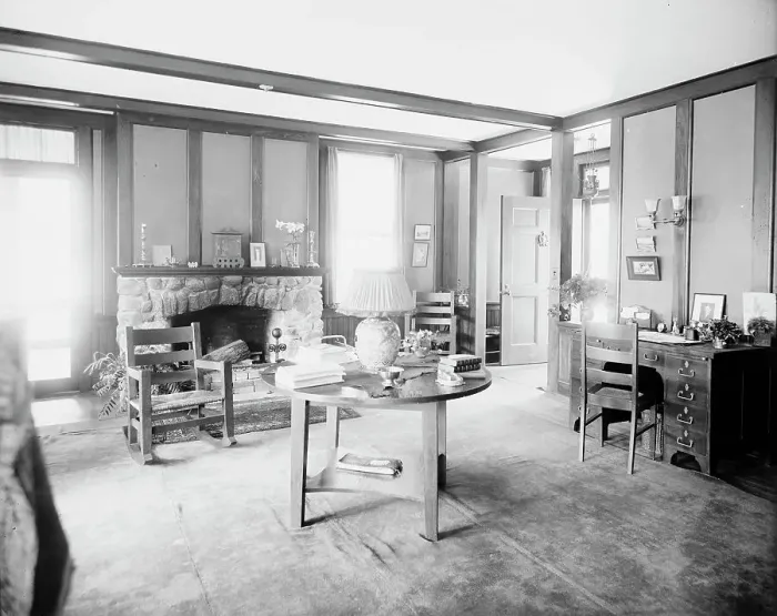 Framed Print : Suburban home of Mrs. Robert Hoe Jr. living room, Port Washington, New York, between 1900 and 1910. Creator: Unknown Framed Print : Suburban home of Mrs. Robert Hoe Jr. living room, Port Washington, New York, between 1900 and 1910. Creator: Unknown