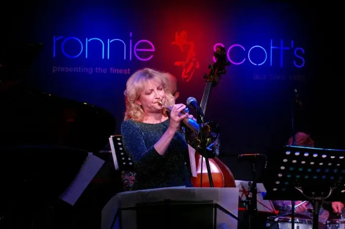 Framed Print : Sue Richardson, Ronnie Scotts, Soho, London, 5th June 2016. Artist: Brian O Connor Framed Print : Sue Richardson, Ronnie Scotts, Soho, London, 5th June 2016. Artist: Brian O Connor
