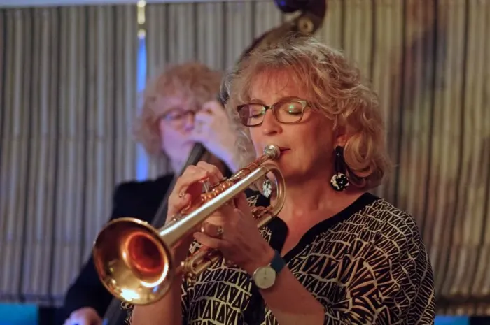 Framed Print : Sue Richardson, Splash Point Jazz Club, Plough Inn, Rottingdean, East Sussex, UK, 17 May 2019 Framed Print : Sue Richardson, Splash Point Jazz Club, Plough Inn, Rottingdean, East Sussex, UK, 17 May 2019