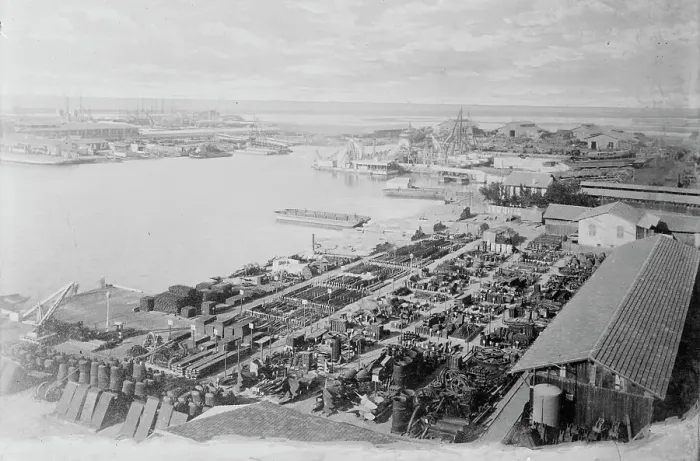 Framed Print : At Suez, between c1914 and c1915. Creator: Bain News Service Framed Print : At Suez, between c1914 and c1915. Creator: Bain News Service