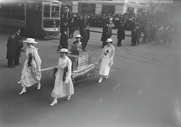 Framed Print : Suf. [i.e. suffrage] parade, 1917. Creator: Bain News Service