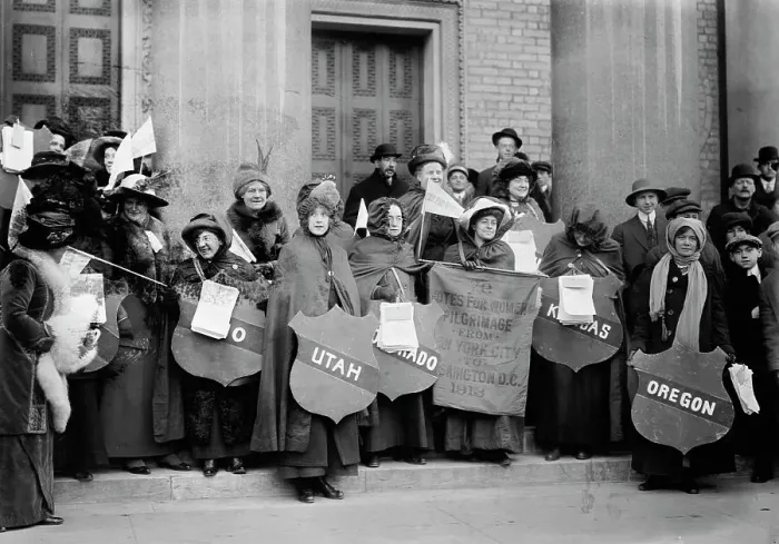 Framed Print : Suffrage hikers collecting, 1913. Creator: Bain News Service Framed Print : Suffrage hikers collecting, 1913. Creator: Bain News Service