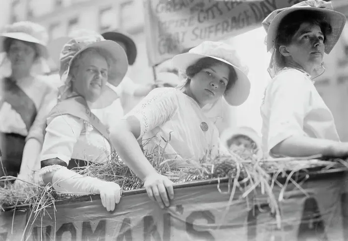 Framed Print : Suffrage Straw Ride, between c1910 and c1915. Creator: Bain News Service Framed Print : Suffrage Straw Ride, between c1910 and c1915. Creator: Bain News Service