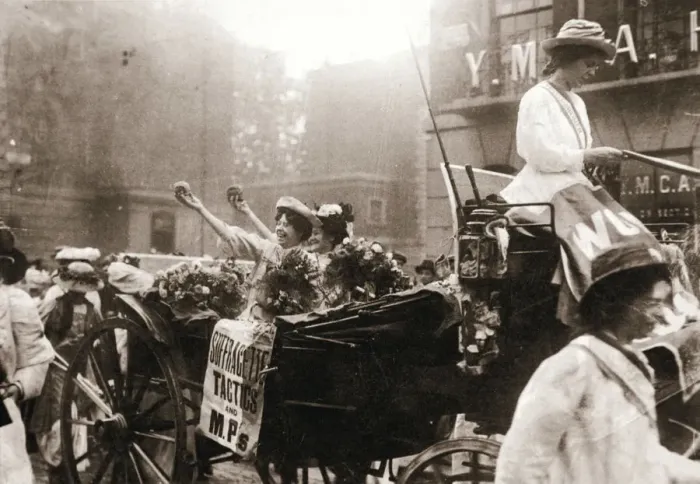 Framed Print : Two suffragettes celebrating their release from Holloway Prison, London, on 22 August 1908 Framed Print : Two suffragettes celebrating their release from Holloway Prison, London, on 22 August 1908